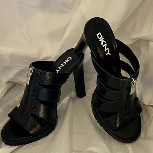 DKNY Slides Size 7 NWOT